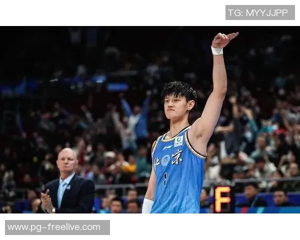 追忆姚明的辉煌岁月与对篮球的热爱与奉献精神