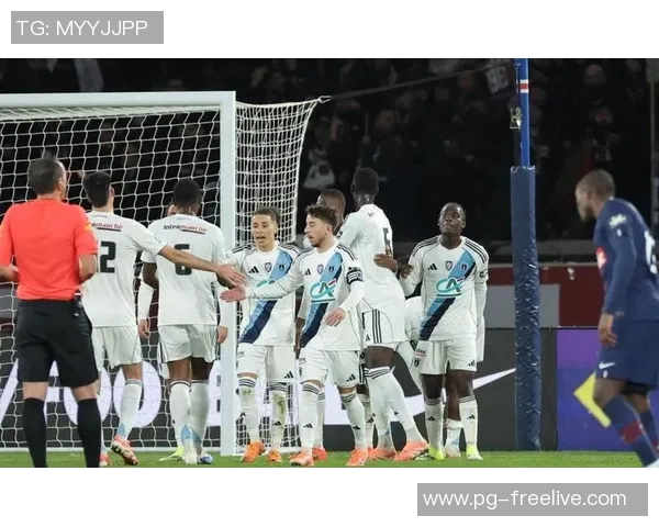 中超惊现冷门巴黎圣日耳曼与拜仁激战成和点球大战引发全场狂欢 中超惊现冷门巴黎圣日耳曼与拜仁激战成和点球大战引发全场狂欢