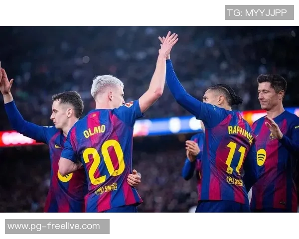 世界杯惊现冷门巴萨以三球完胜马竞赛场争议判罚引发热议