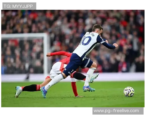 英超震撼战役波尔图大胜多特蒙德引发争议判罚全场沸腾 英超震撼战役波尔图大胜多特蒙德引发争议判罚全场沸腾